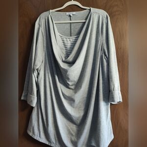 Jayne Clay Ladies Pullover Blouse. Size 4X. Short Sleeves. Gray Colored.